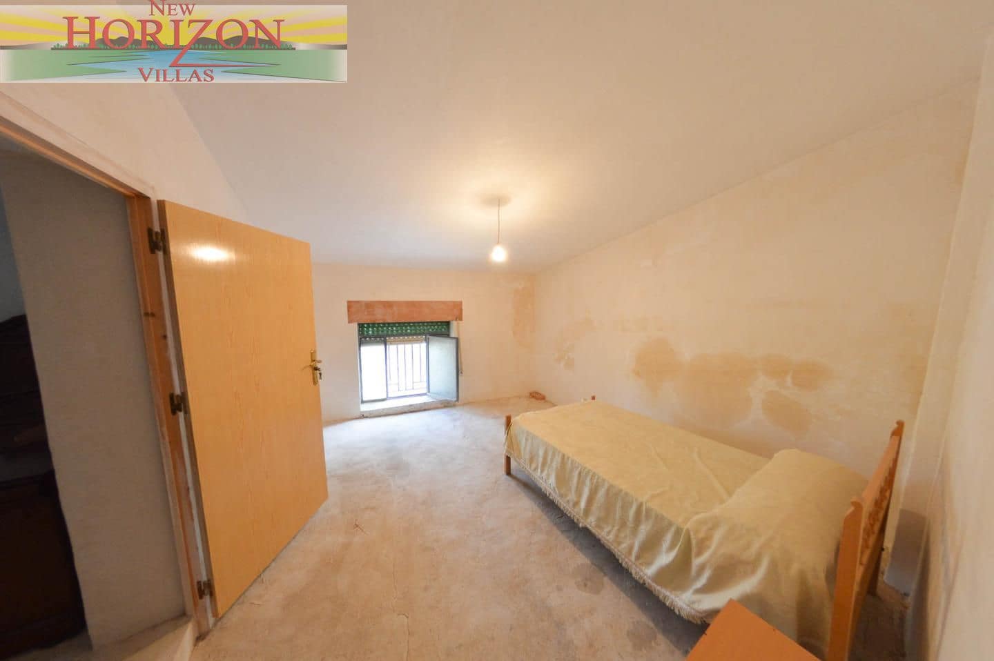 8 bedroom Villa for sale in Zurgena with garage - € 99,000 (Ref: 9191694)