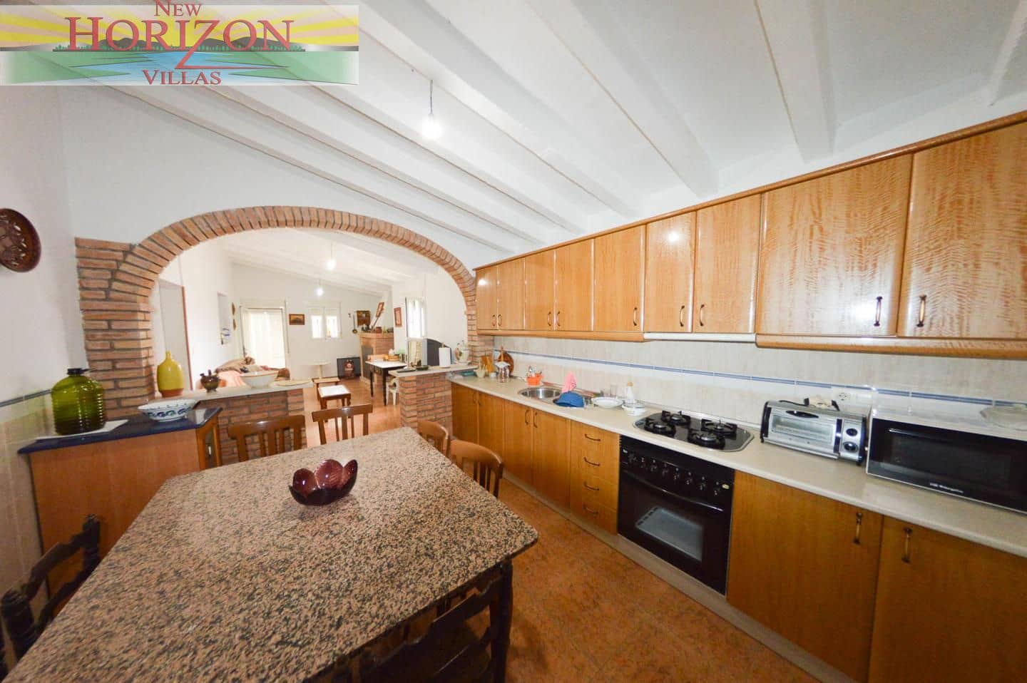 8 bedroom Villa for sale in Zurgena with garage - € 99,000 (Ref: 9191694)
