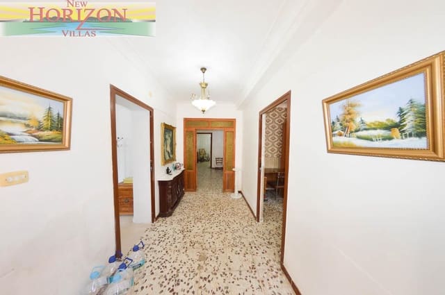 8 bedroom Villa for sale in Zurgena with garage - € 99,000 (Ref: 9191694)