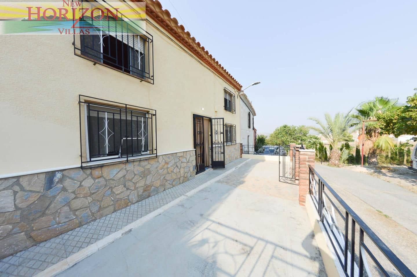 8 bedroom Villa for sale in Zurgena with garage - € 99,000 (Ref: 9191694)