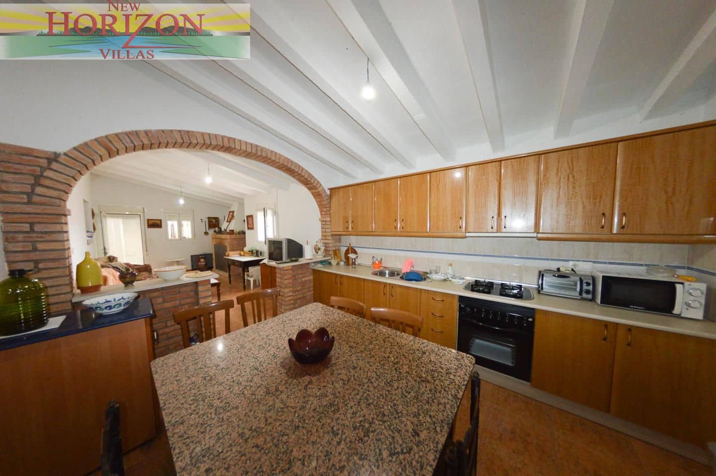 8 bedroom Villa for sale in Zurgena with garage - € 99,000 (Ref: 9191694)