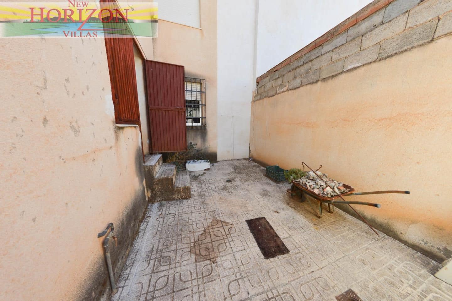 6 bedroom Villa for sale in Zurgena - € 150,000 (Ref: 9238738)