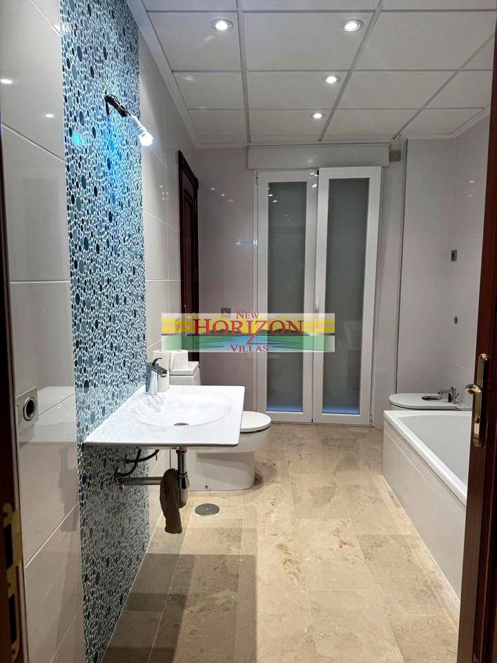 5 soveværelse Lejlighed til salg i Cuevas del Almanzora - € 200.000 (Ref: 9421587)