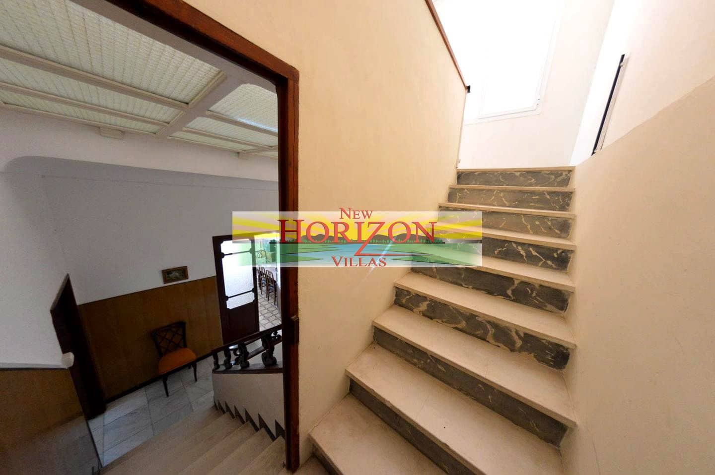 5 bedroom Villa for sale in Cuevas del Almanzora - € 200,000 (Ref: 9432396)