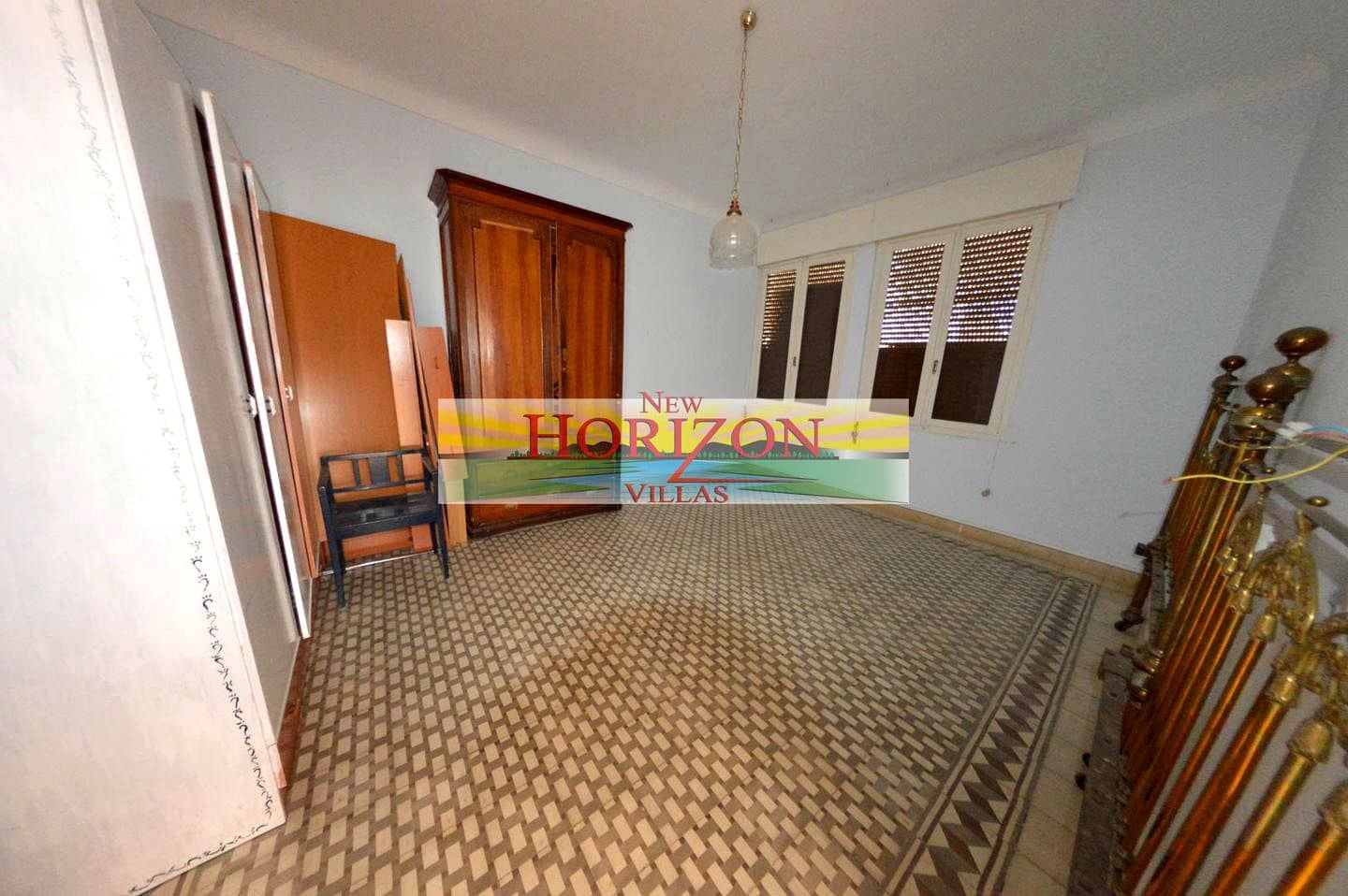 5 bedroom Villa for sale in Cuevas del Almanzora - € 200,000 (Ref: 9432396)