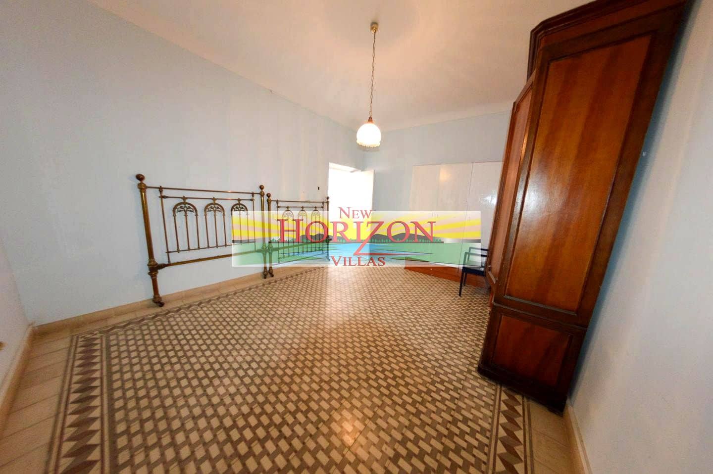 5 bedroom Villa for sale in Cuevas del Almanzora - € 200,000 (Ref: 9432396)