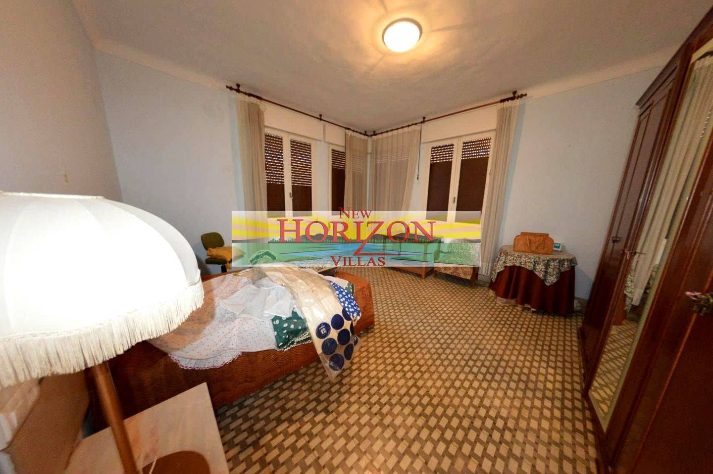 5 bedroom Villa for sale in Cuevas del Almanzora - € 200,000 (Ref: 9432396)