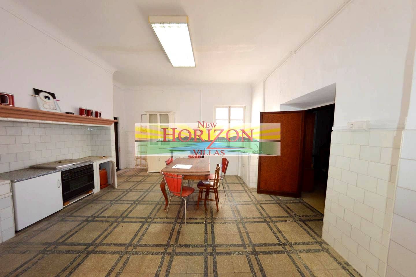 5 bedroom Villa for sale in Cuevas del Almanzora - € 200,000 (Ref: 9432396)