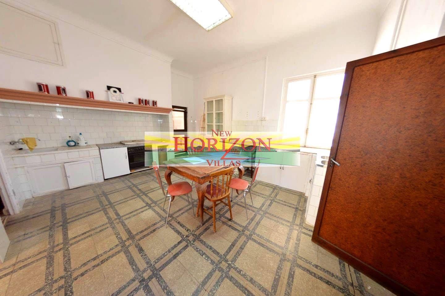 5 bedroom Villa for sale in Cuevas del Almanzora - € 200,000 (Ref: 9432396)