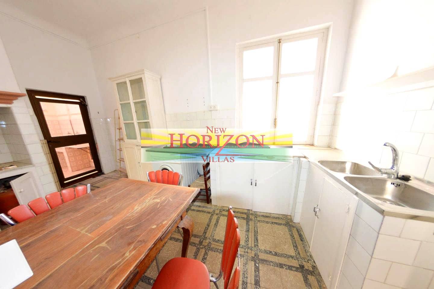 5 bedroom Villa for sale in Cuevas del Almanzora - € 200,000 (Ref: 9432396)