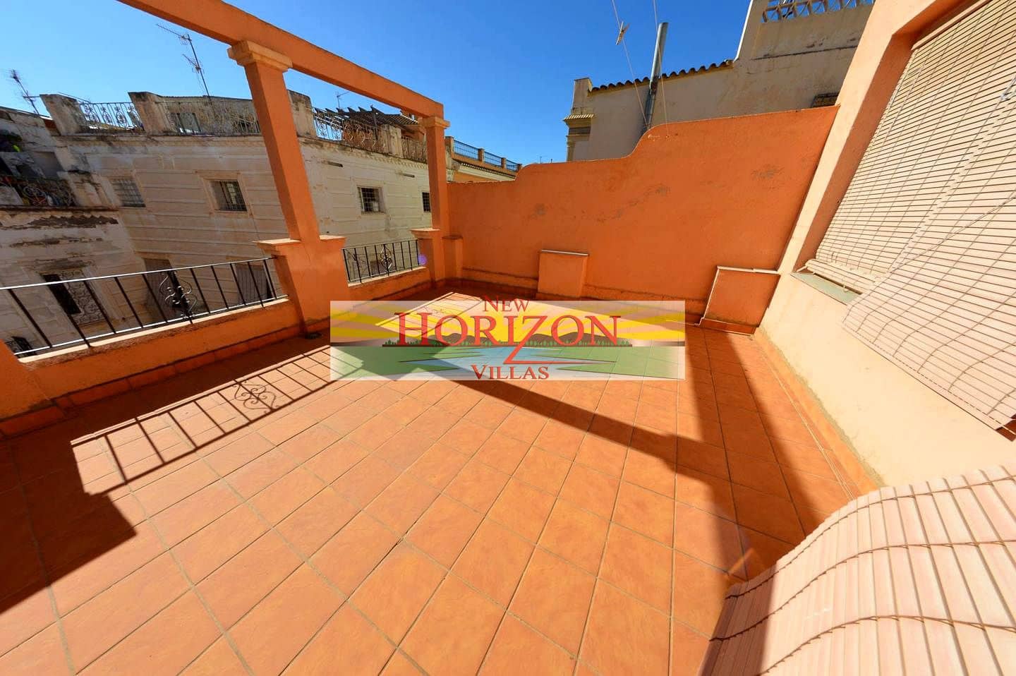 5 bedroom Villa for sale in Cuevas del Almanzora - € 200,000 (Ref: 9432396)