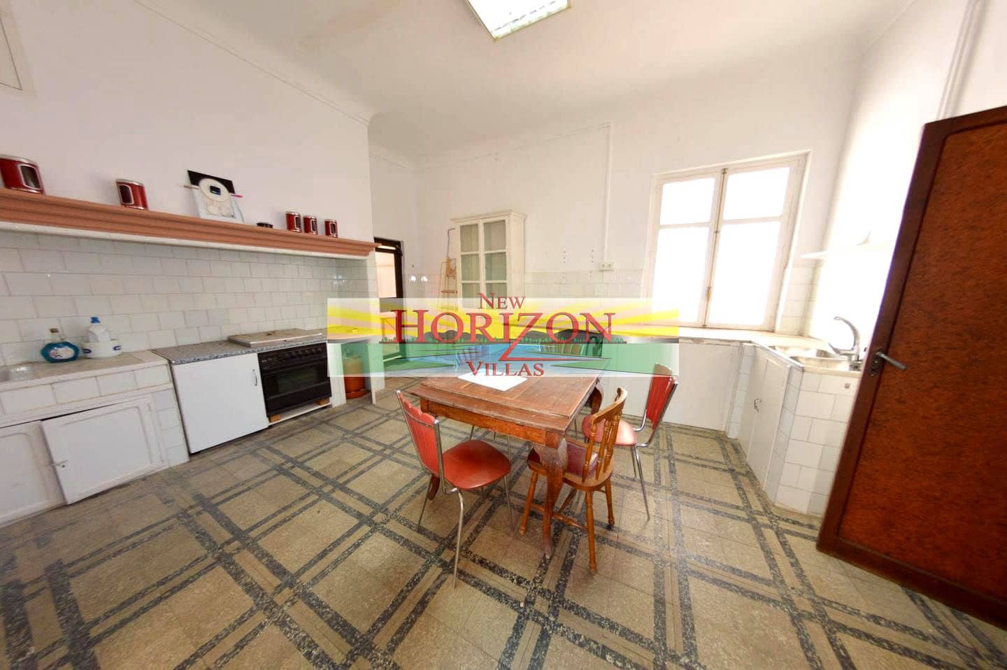 5 bedroom Villa for sale in Cuevas del Almanzora - € 200,000 (Ref: 9432396)