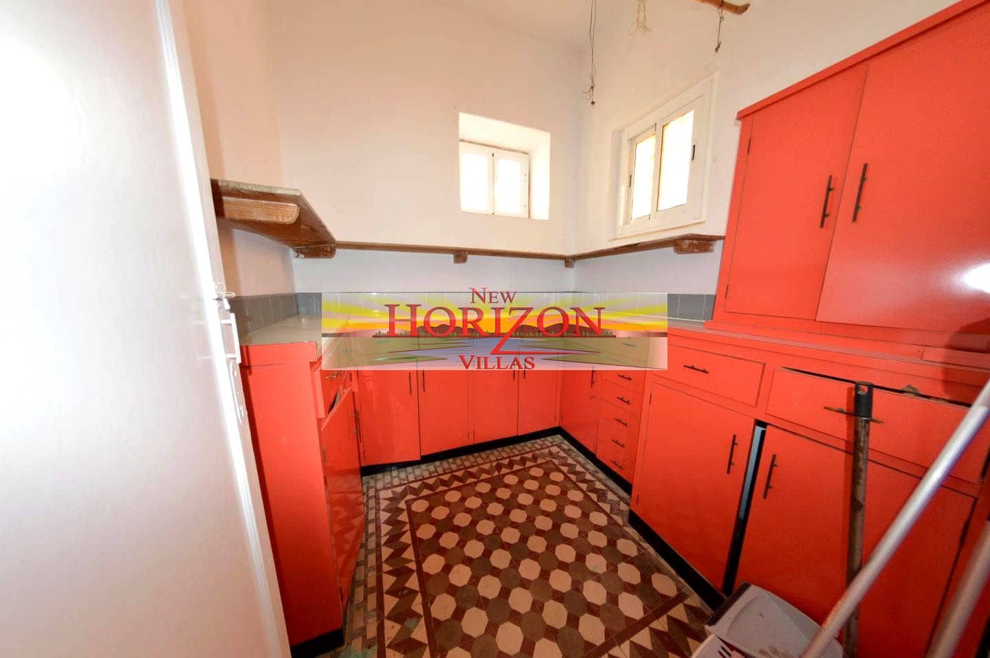 5 bedroom Villa for sale in Cuevas del Almanzora - € 200,000 (Ref: 9432396)