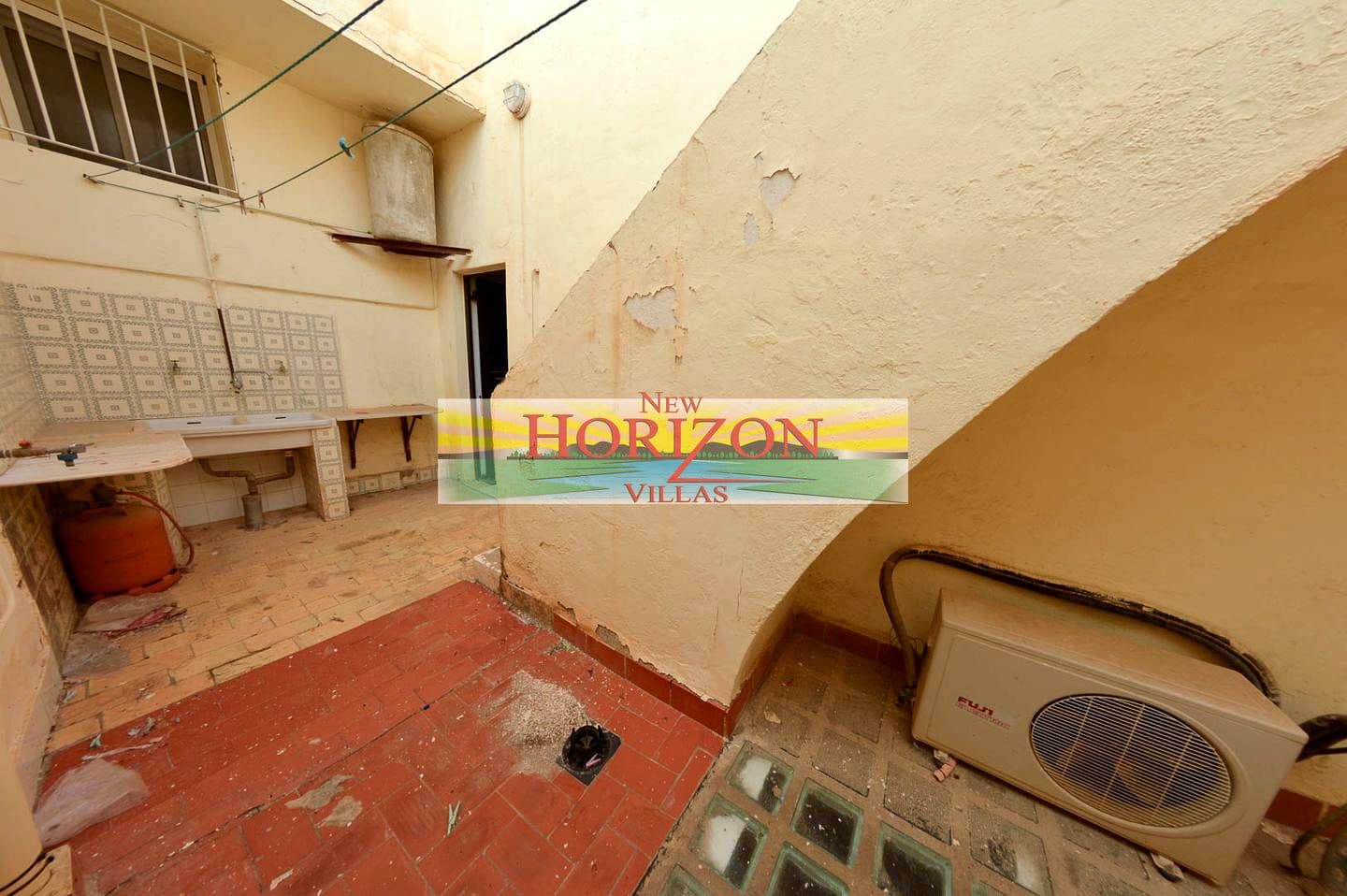 5 bedroom Villa for sale in Cuevas del Almanzora - € 200,000 (Ref: 9432396)