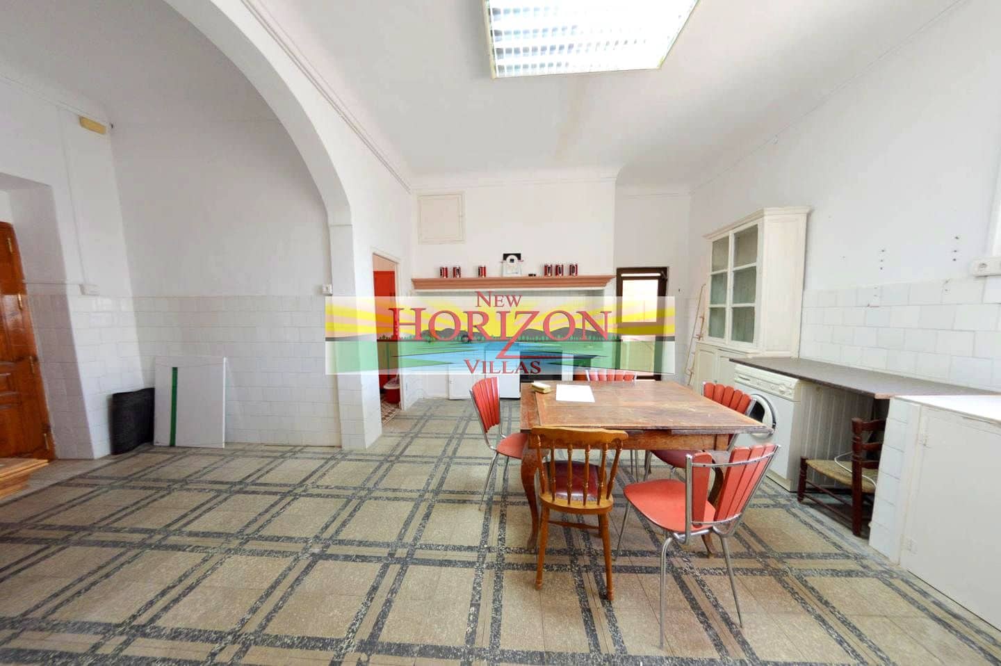 5 bedroom Villa for sale in Cuevas del Almanzora - € 200,000 (Ref: 9432396)