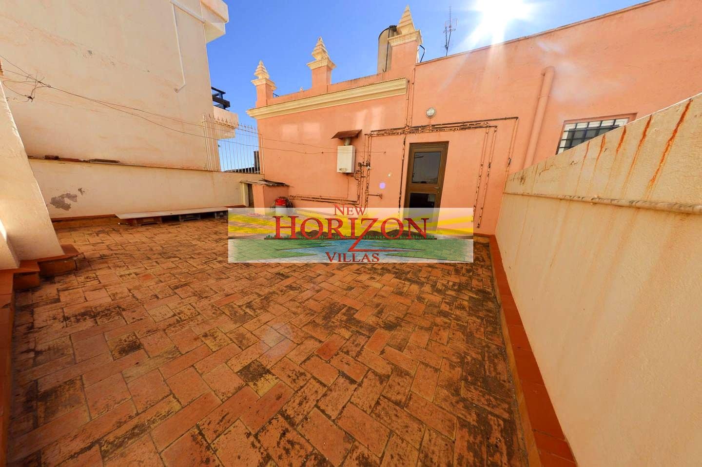 5 bedroom Villa for sale in Cuevas del Almanzora - € 200,000 (Ref: 9432396)