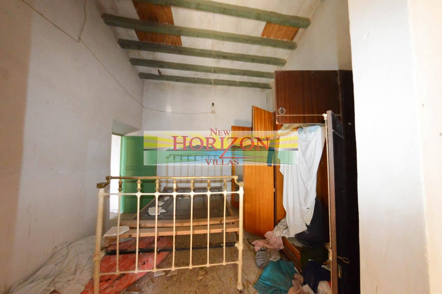 4 bedroom Villa for sale in La Concepcion - € 105,000 (Ref: 9542119)