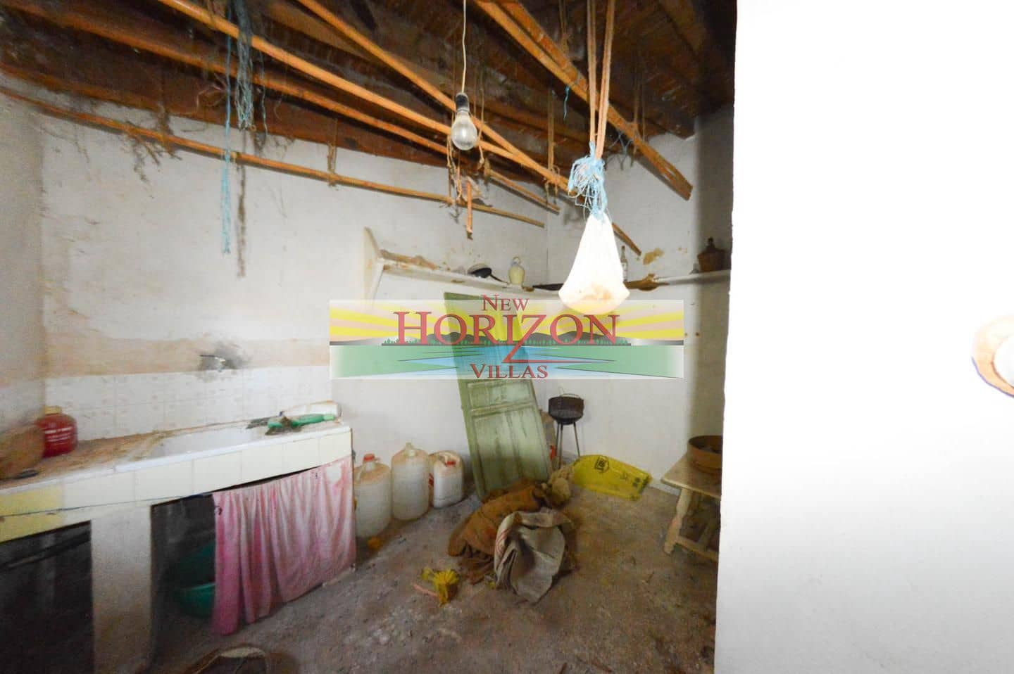 4 bedroom Villa for sale in La Concepcion - € 105,000 (Ref: 9542119)