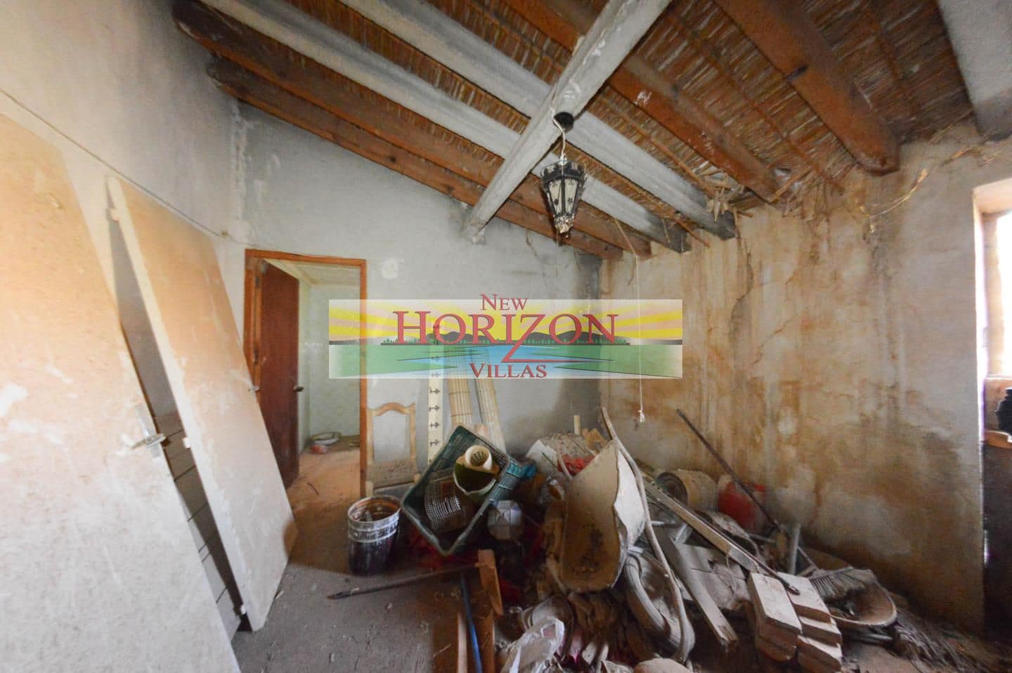 4 bedroom Villa for sale in La Concepcion - € 105,000 (Ref: 9542119)