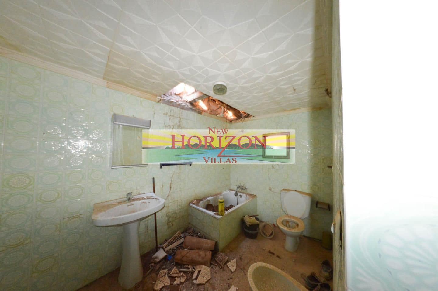 4 bedroom Villa for sale in La Concepcion - € 105,000 (Ref: 9542119)