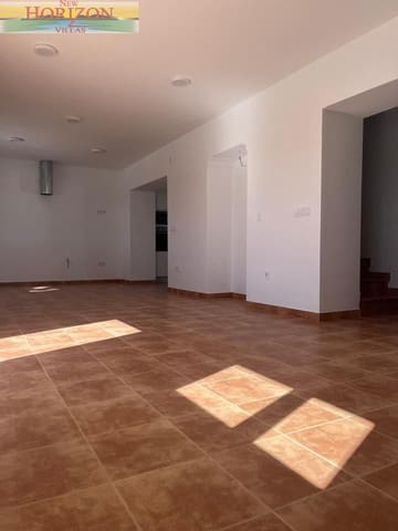 4 makuuhuone Huvila vuokrattavana paikassa Albox mukana uima-altaan 
autotalli - 1 200 € (Ref: 9598048)