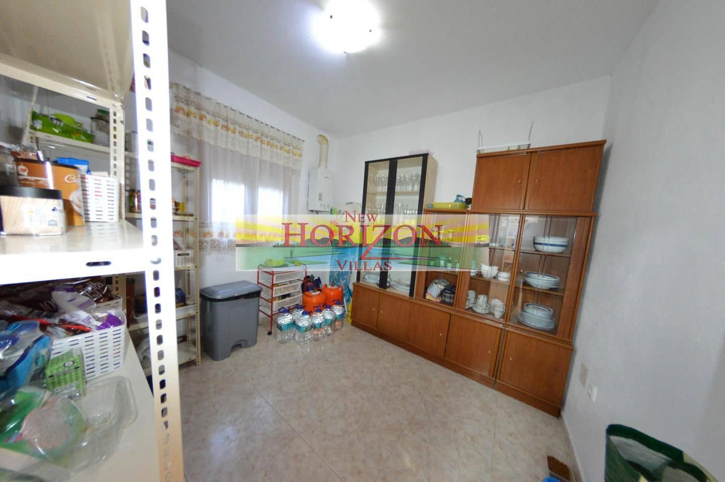 7 slaapkamer Flat te koop in Albox met garage - € 450.000 (Ref: 9628341)