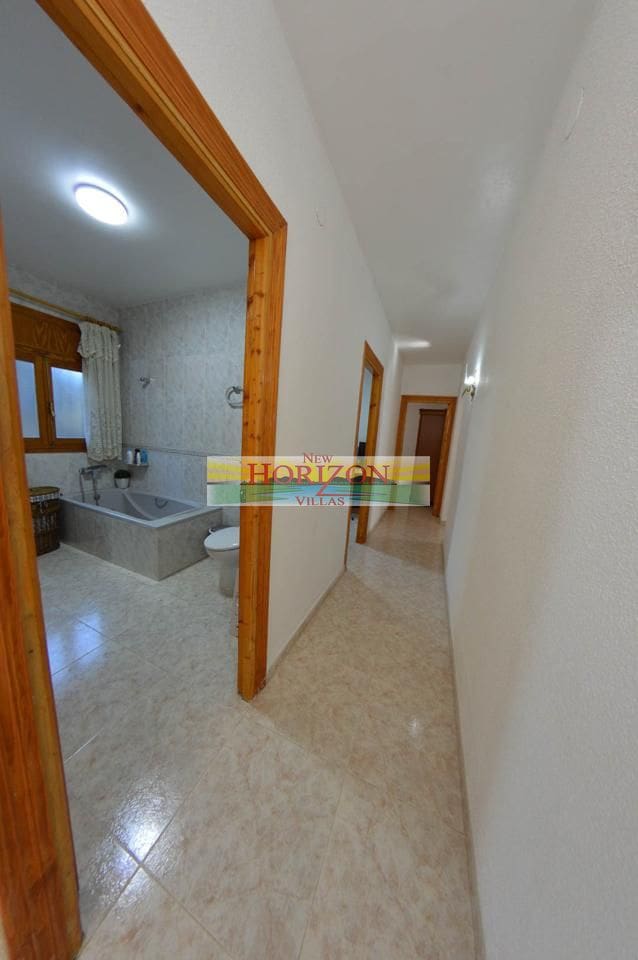 7 slaapkamer Flat te koop in Albox met garage - € 450.000 (Ref: 9628341)