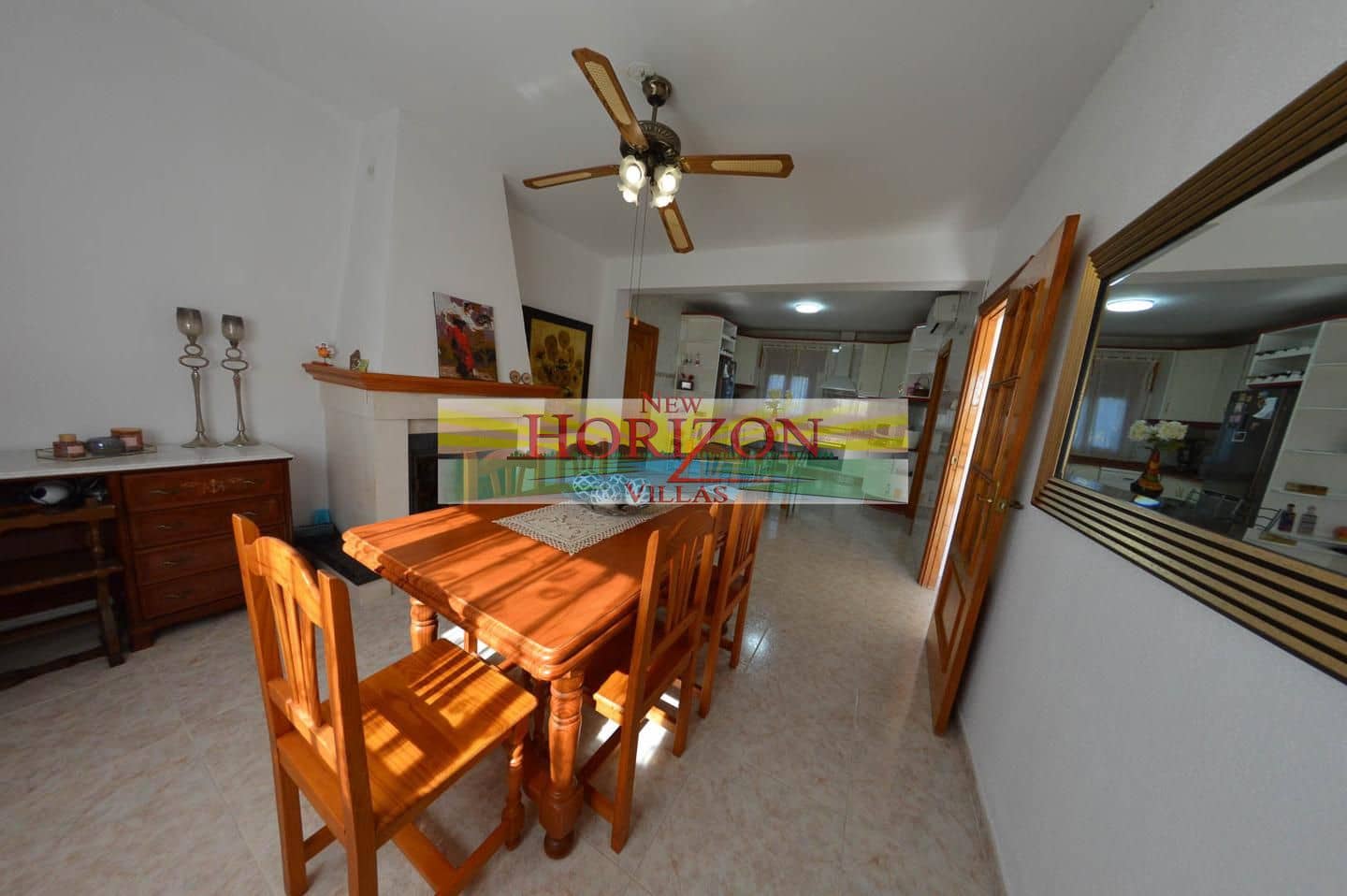 7 slaapkamer Flat te koop in Albox met garage - € 450.000 (Ref: 9628341)