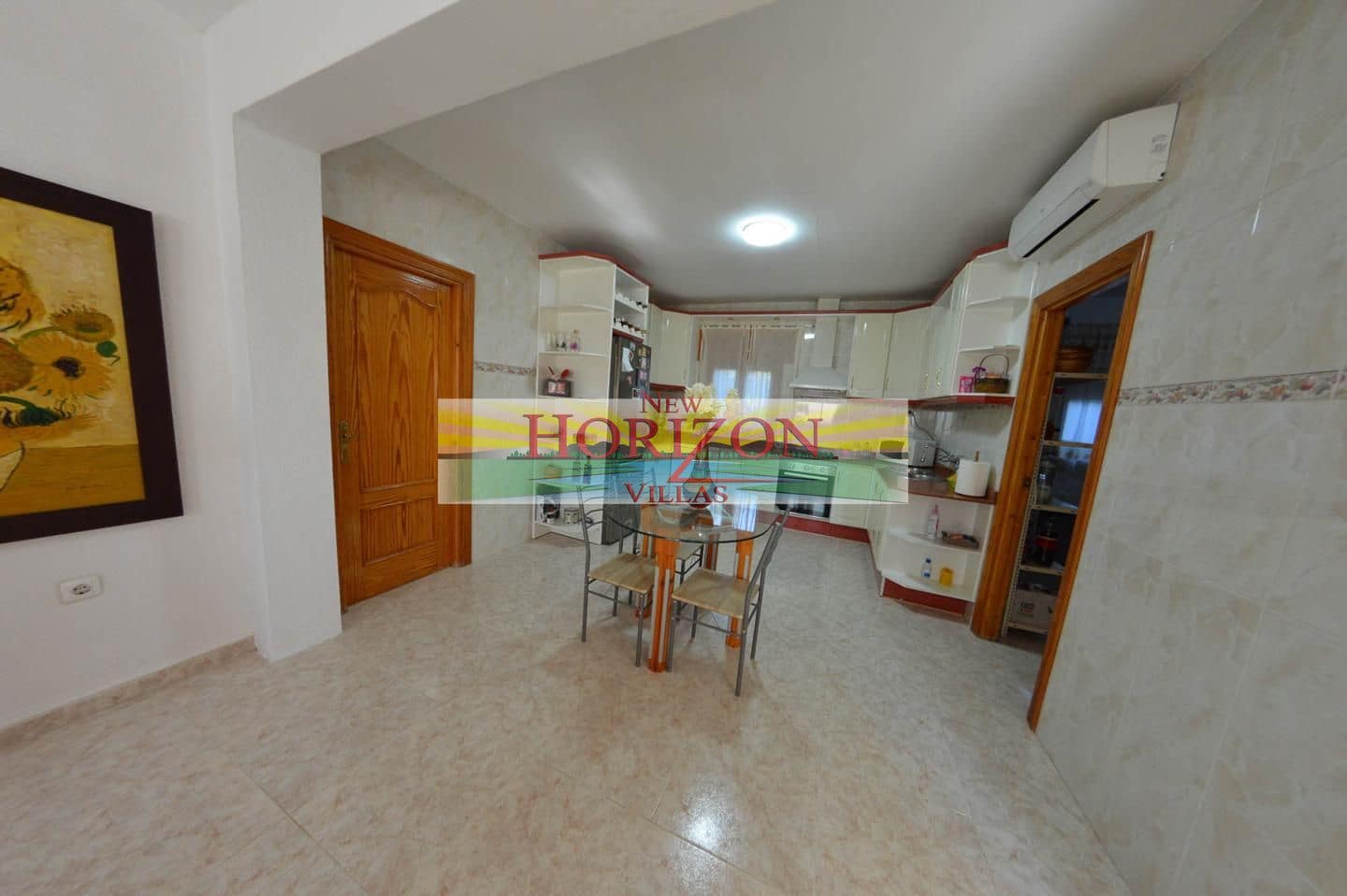 7 slaapkamer Flat te koop in Albox met garage - € 450.000 (Ref: 9628341)