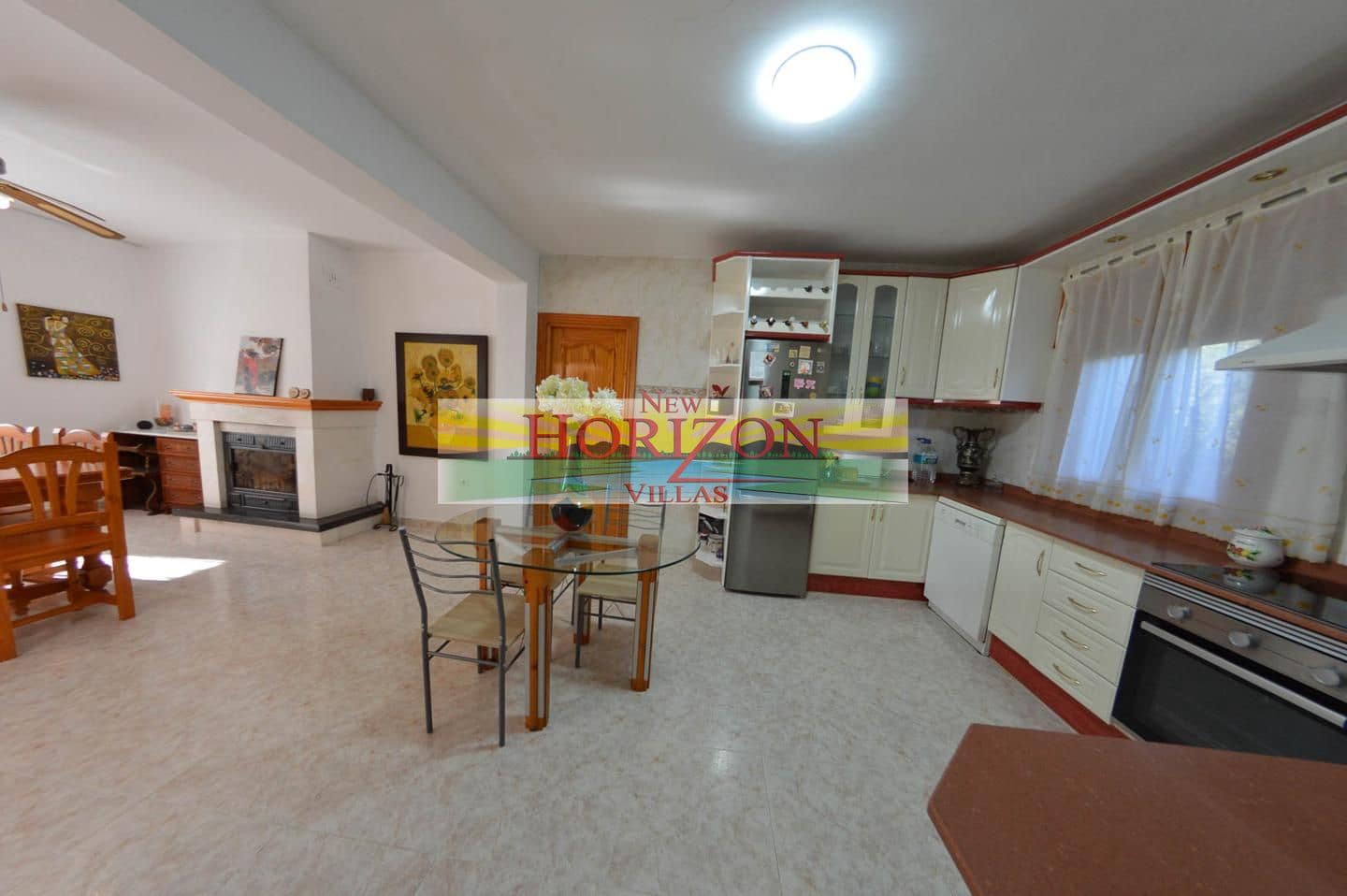 7 slaapkamer Flat te koop in Albox met garage - € 450.000 (Ref: 9628341)