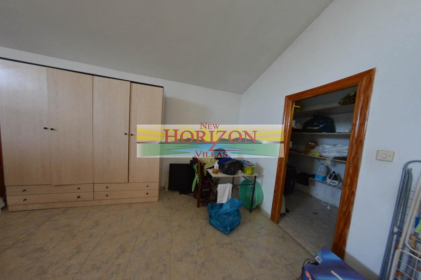 7 slaapkamer Flat te koop in Albox met garage - € 450.000 (Ref: 9628341)