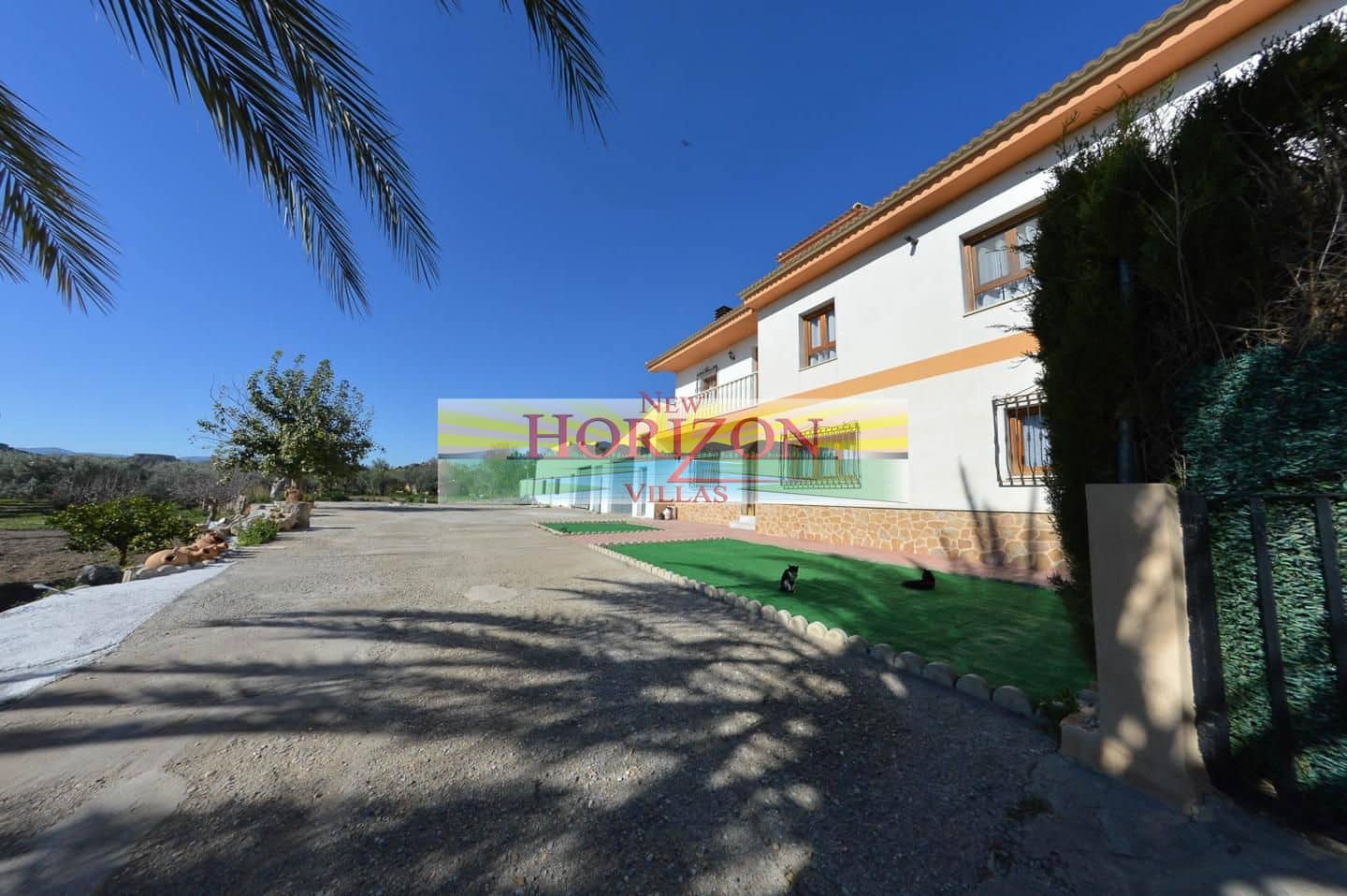 7 slaapkamer Flat te koop in Albox met garage - € 450.000 (Ref: 9628341)