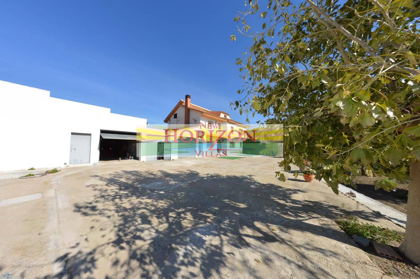 7 slaapkamer Flat te koop in Albox met garage - € 450.000 (Ref: 9628341)