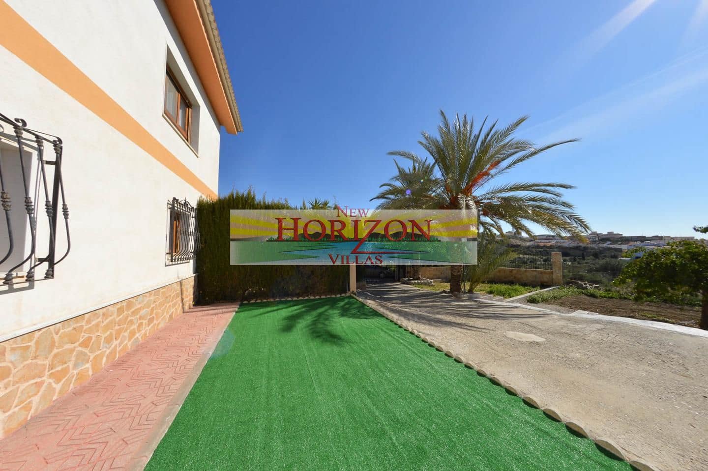 7 slaapkamer Flat te koop in Albox met garage - € 450.000 (Ref: 9628341)