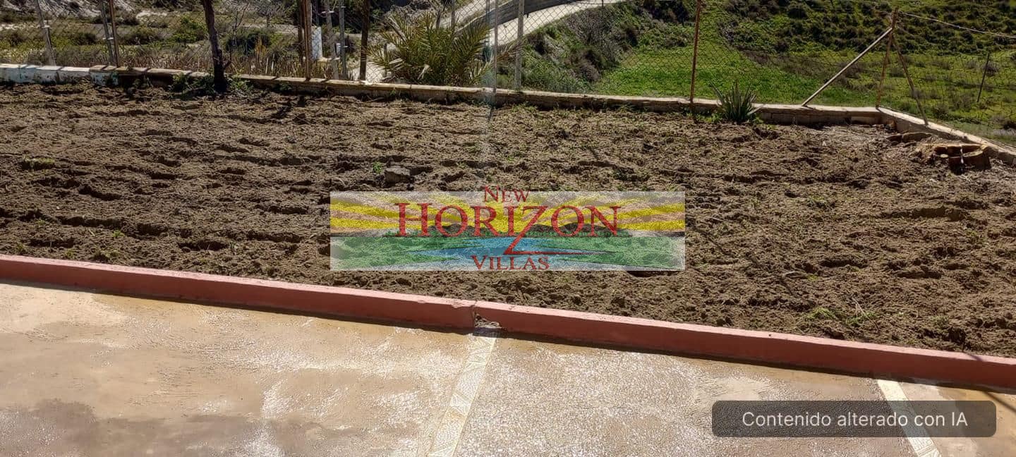 4 bedroom Villa for rent in Huercal-Overa with garage - € 600 (Ref: 9650551)