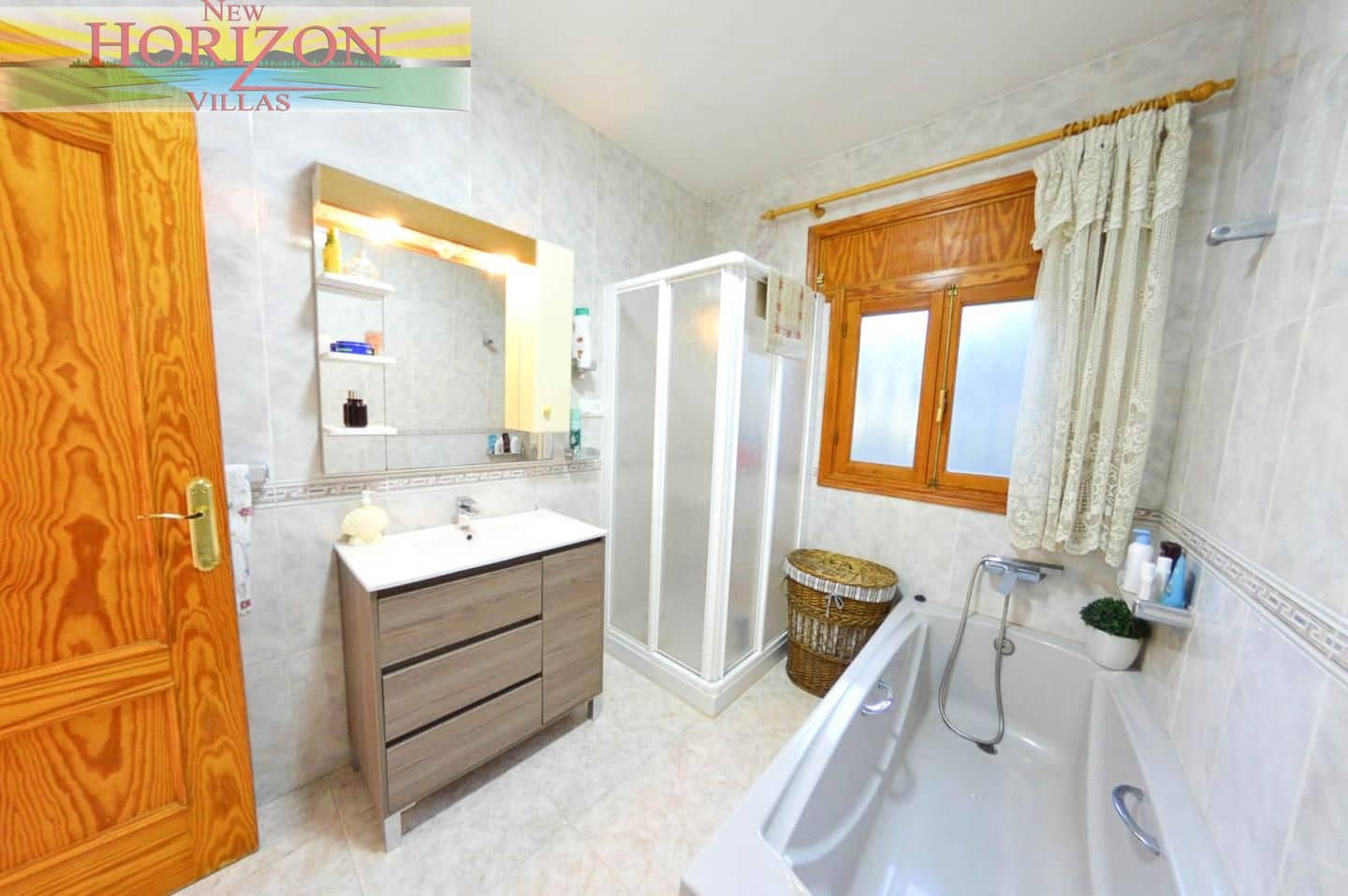 7 bedroom Villa for sale in Albox with garage - € 295,000 (Ref: 9667127)