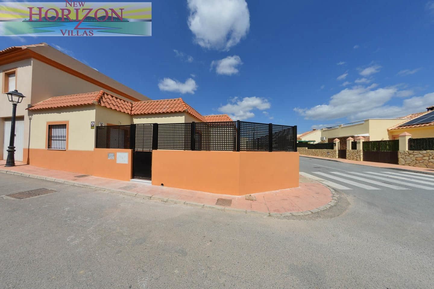 4 bedroom Bungalow for sale in La Alfoquia - € 165,000 (Ref: 9723566)