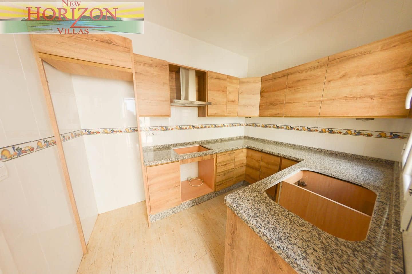 4 bedroom Bungalow for sale in La Alfoquia - € 165,000 (Ref: 9723566)