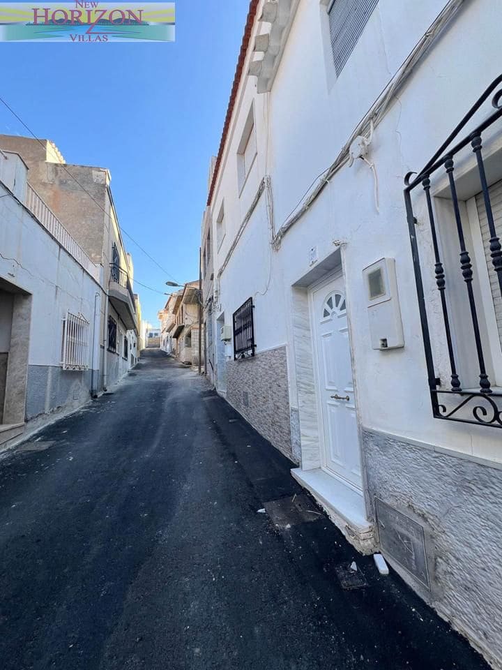 Chalet de 3 habitaciones en Fines en venta - 28.000 € (Ref: 9724892)