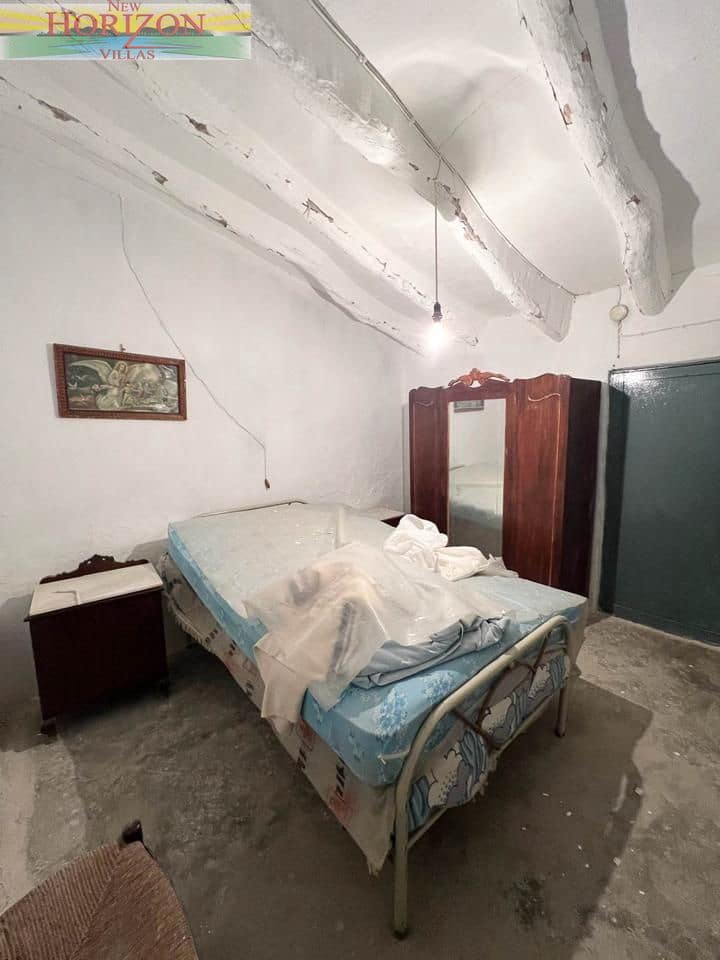 Chalet de 3 habitaciones en Fines en venta - 28.000 € (Ref: 9724892)