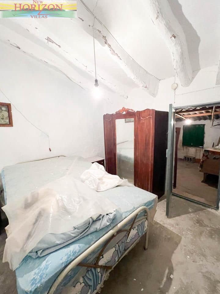 Chalet de 3 habitaciones en Fines en venta - 28.000 € (Ref: 9724892)