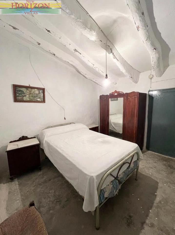 Chalet de 3 habitaciones en Fines en venta - 28.000 € (Ref: 9724892)