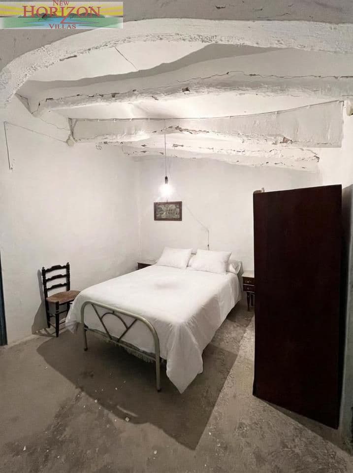 Chalet de 3 habitaciones en Fines en venta - 28.000 € (Ref: 9724892)