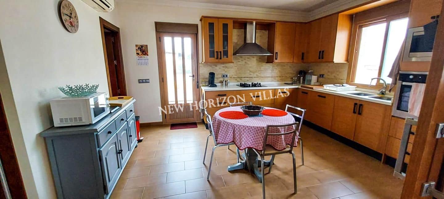 4 bedroom Villa for rent in El Cucador - € 700 (Ref: 9759477)