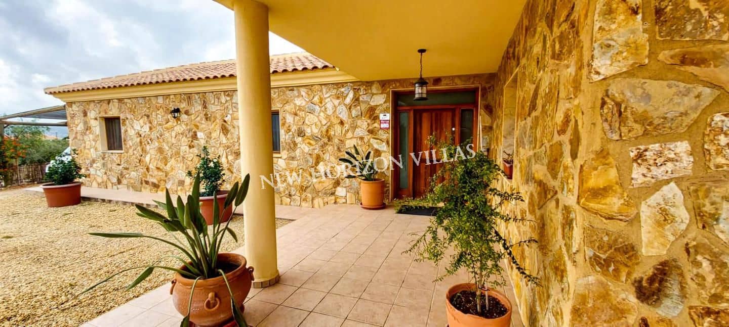 4 bedroom Villa for rent in El Cucador - € 700 (Ref: 9759477)