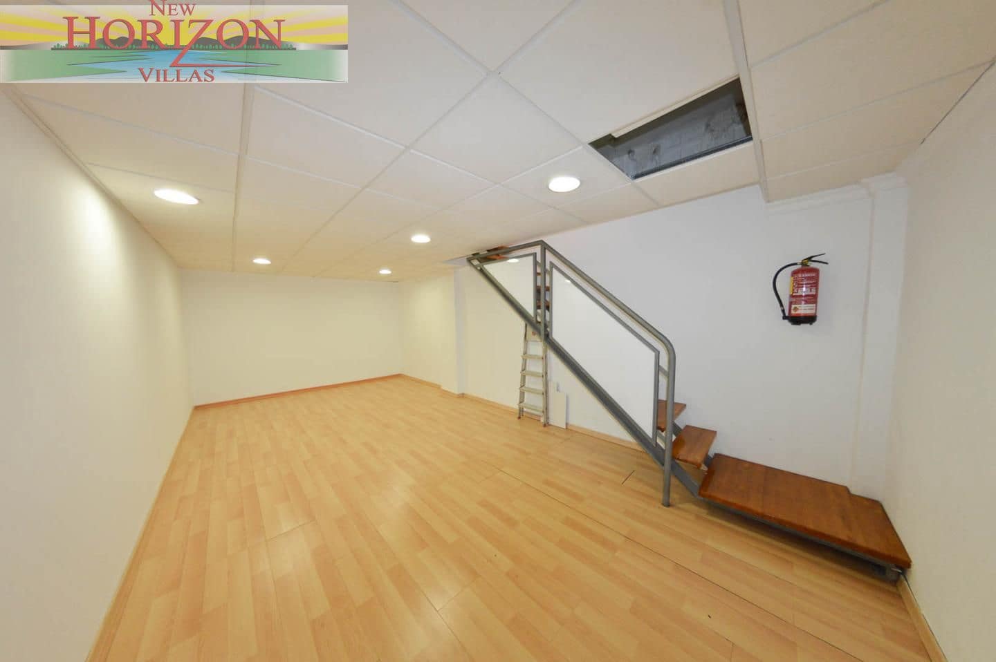 Entreprise de 2 chambres à louer à Huercal-Overa - 450 € (Ref: 9782186)