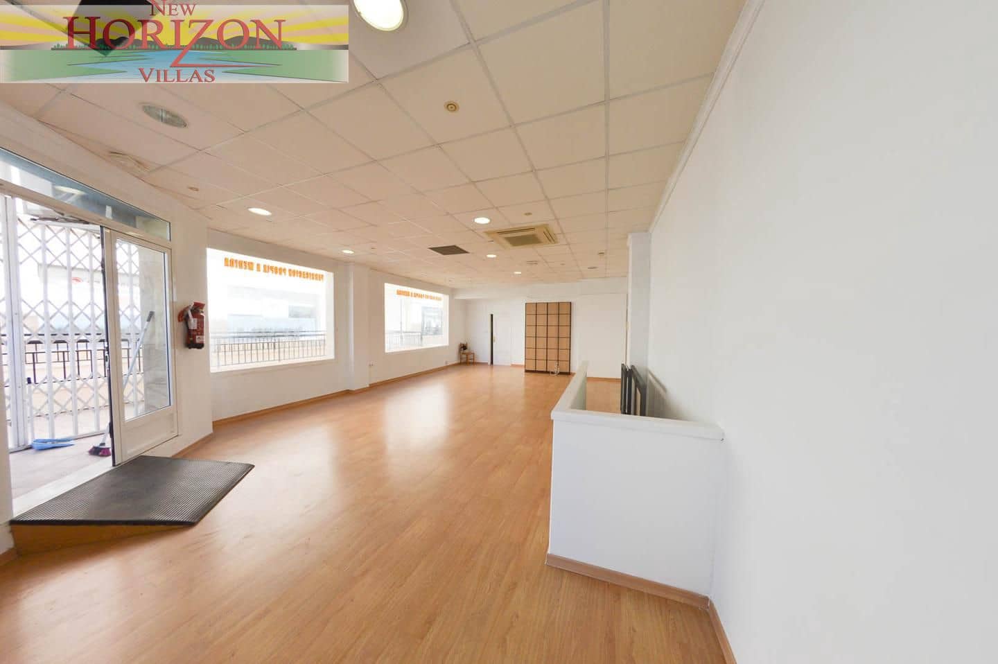 Entreprise de 2 chambres à louer à Huercal-Overa - 450 € (Ref: 9782186)