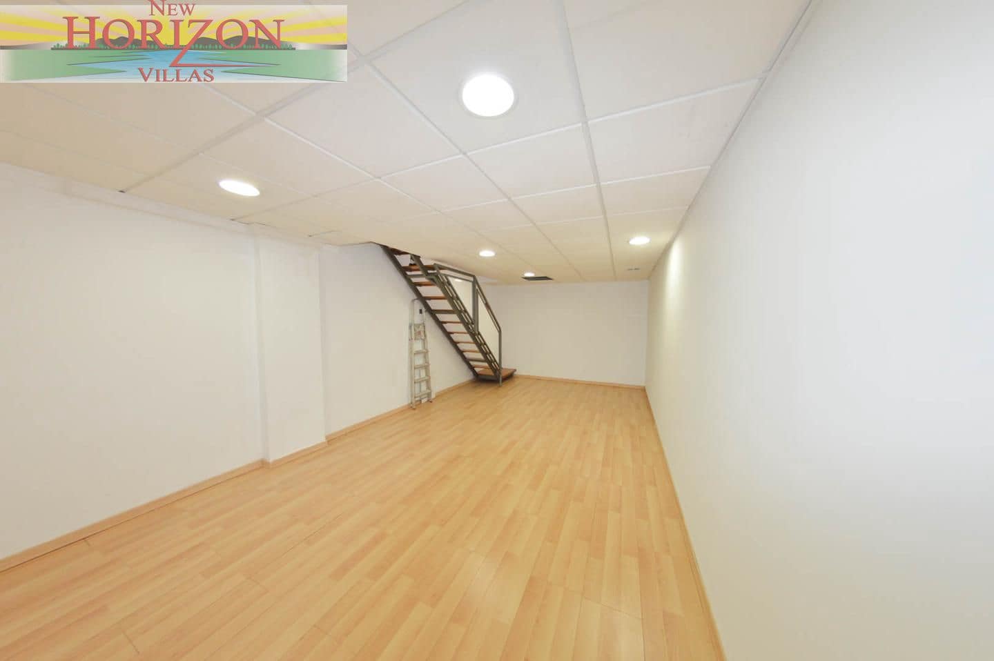 Entreprise de 2 chambres à louer à Huercal-Overa - 450 € (Ref: 9782186)