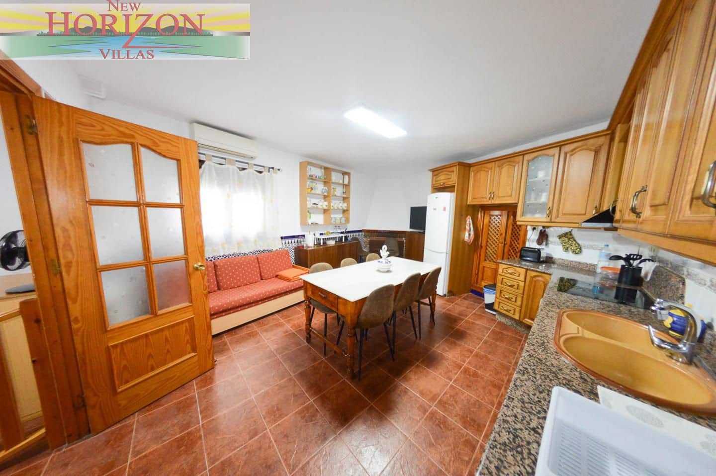 Piso de 5 habitaciones en Taberno en alquiler - 800 € (Ref: 9850428)