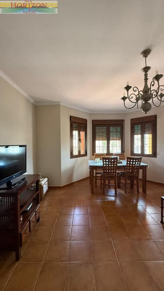 4 bedroom Villa for rent in San Juan de los Terreros with pool garage - € 1,500 (Ref: 9860703)